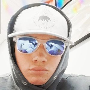 Meet your Posher, Aron